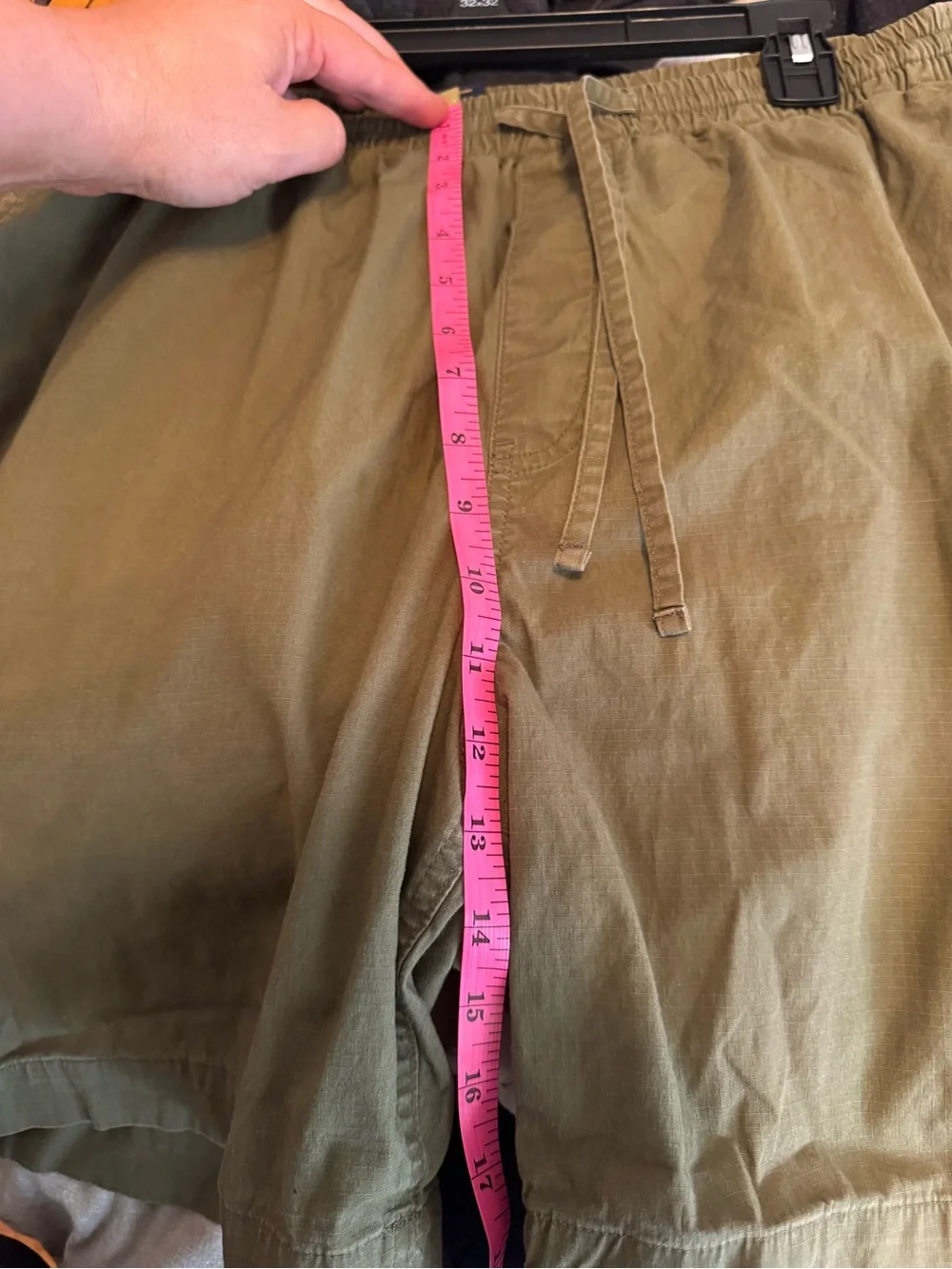Brooks Brothers Men’s Large Olive Green Drawstring Pull On Shorts with pockets